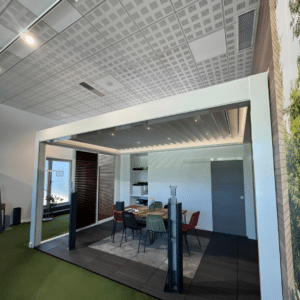 Présentation pergola bioclimatique SOKO lors d'une réunion professionnelle du collectif 4TRO