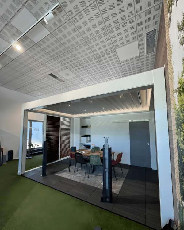 Présentation pergola bioclimatique SOKO lors d'une réunion professionnelle du collectif 4TRO